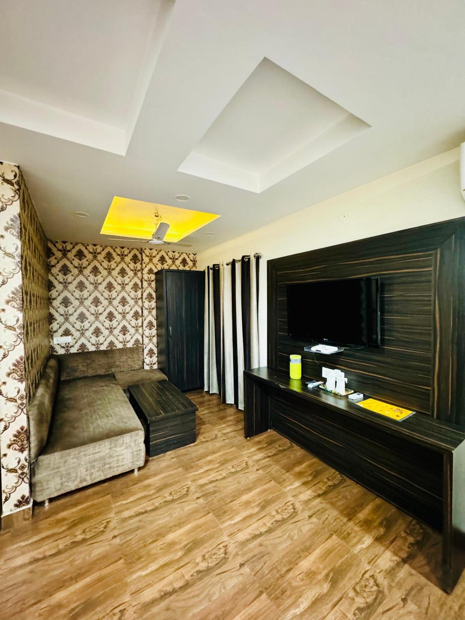 Hotel Kabir Residency 阿姆利则 外观 照片